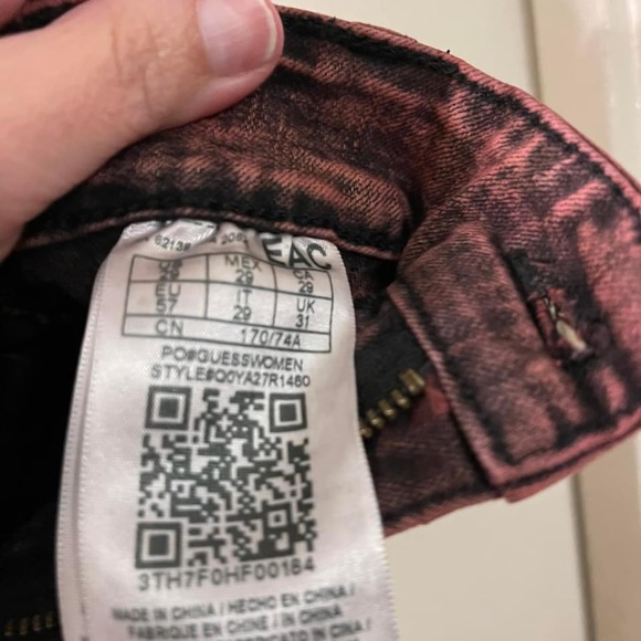 Red Acid Wash Guess Jeans - Picture 5 of 5